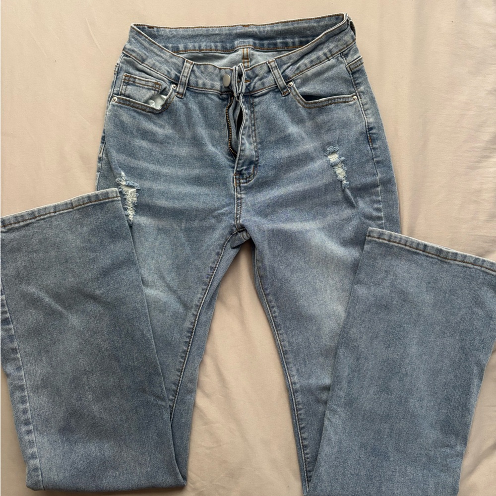 SHEIN Light Blue Distressed High-Waist Jeans